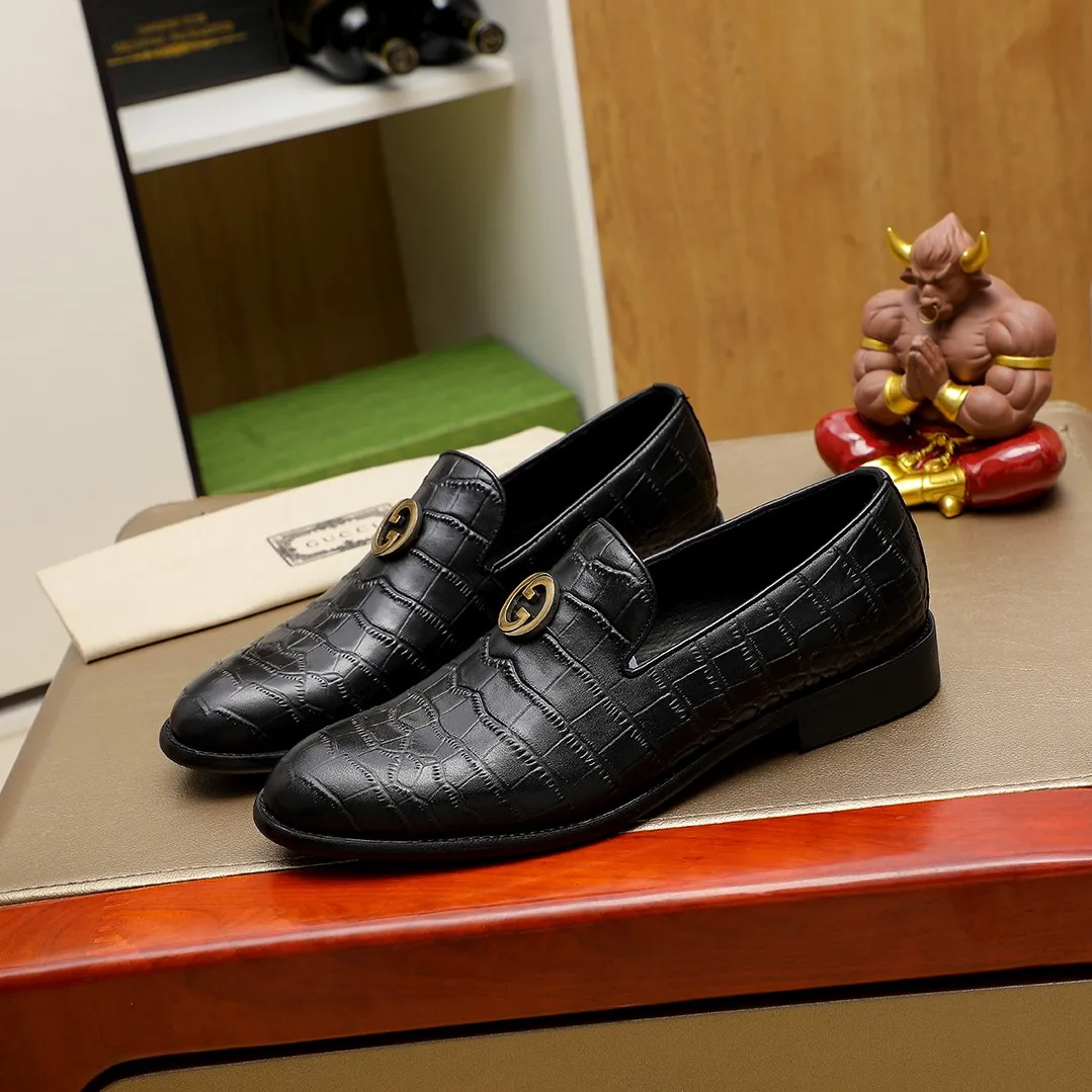 Men's men's shoes 💰400 🆘【GUCCI】Gucci ·🐑里· Hot-selling beanie shoes, top brand luxury, top quality, latest fashion beanie shoes.. The upper is made of original first-layer cowhide. (🐑leather·inner). The original stylish and stylish soft rubber wear-resistant and non-slip outsole is light and comfortable on the foot, available in black! Matching code: 39/45 (38.46. Can be customized)